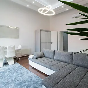 Basilika View Imperial -sas Street -need Reservation For Free Parking , Budapest Hungary