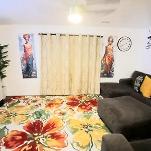 Airport Oasis: Spacious 3-bed Near Ewr & Nyc Apartment
